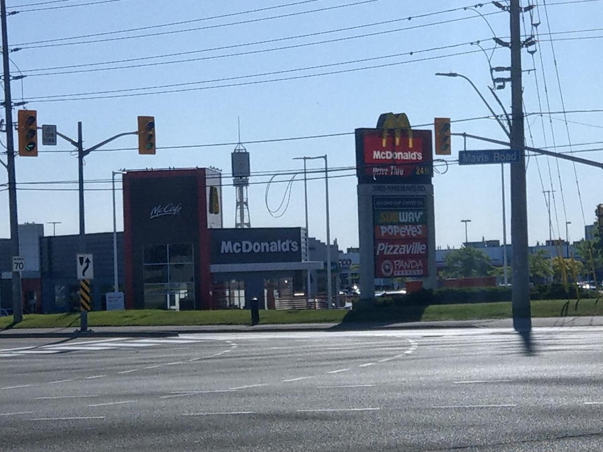 Home Stay Near The Airport Mississauga Exteriör bild